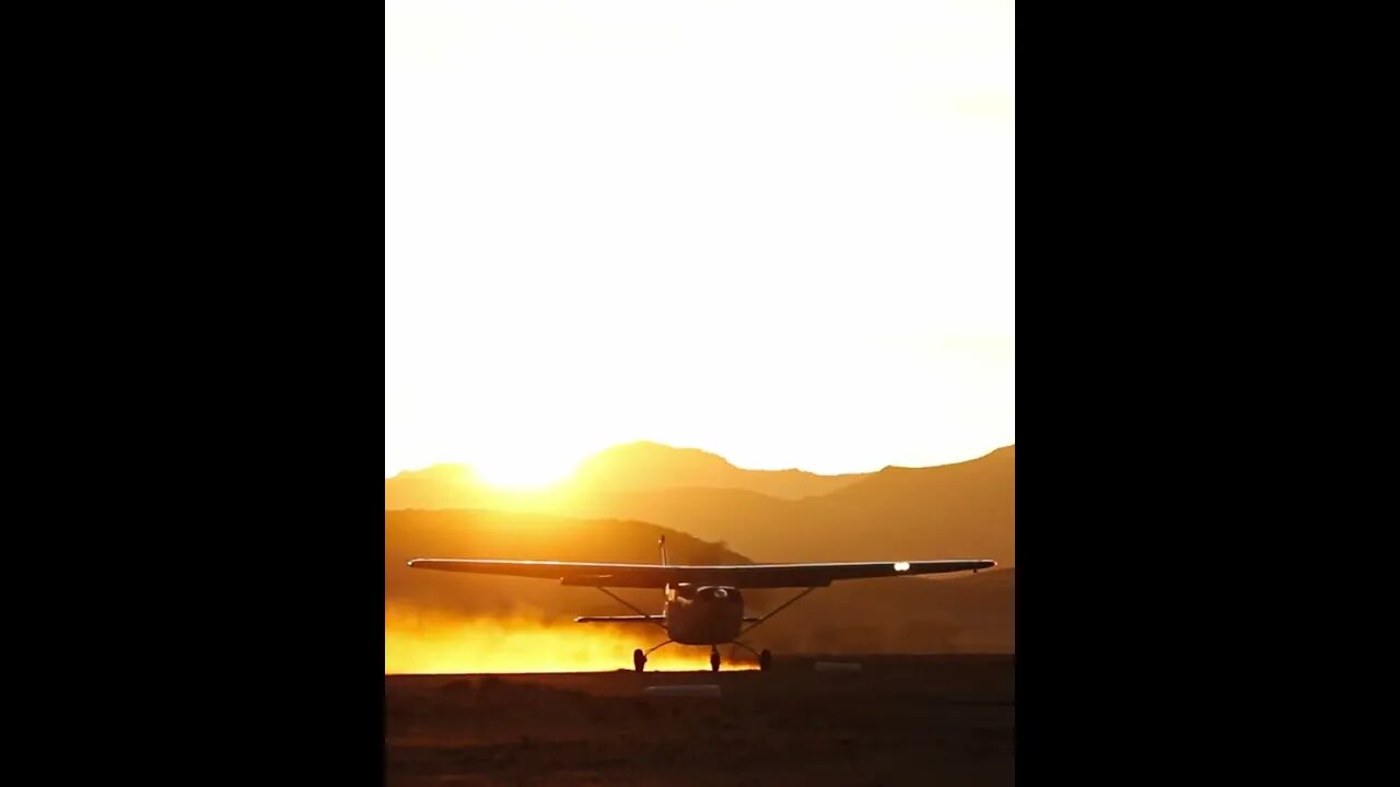 Freedom: early flight with magical views from every angle over the Namibian open desert.