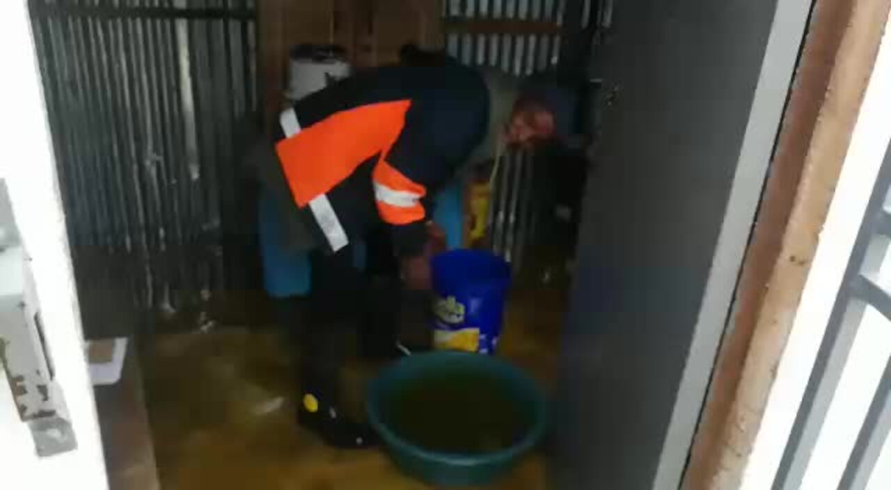 WATCH: Floods, mudslides and uprooted trees as cold fronts hit Cape hard (Mea)