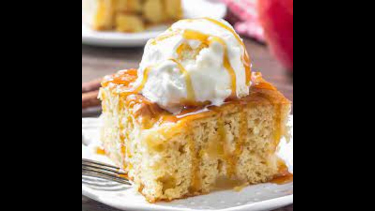 Easy Cake with Apples and Biscuits