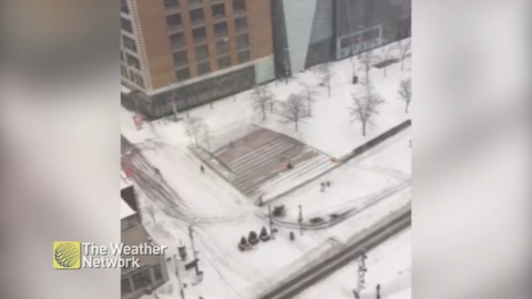 Timelapse: Shovellers do their best to keep up with the Montreal snowfall