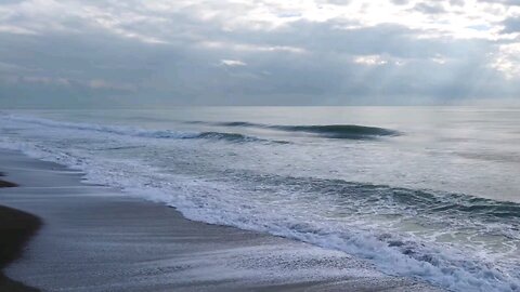 The sea, the waves, the calm music, perfect combination