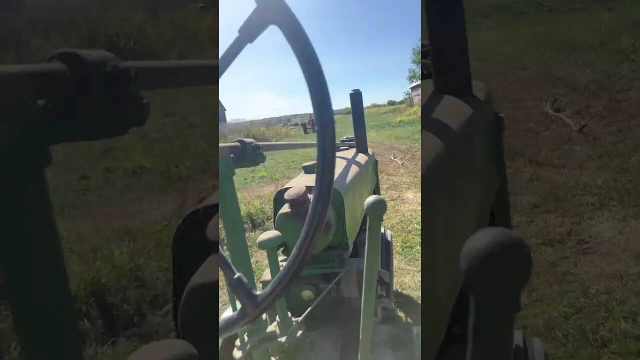 1937 John Deere B: First time outta the barn in a few years….