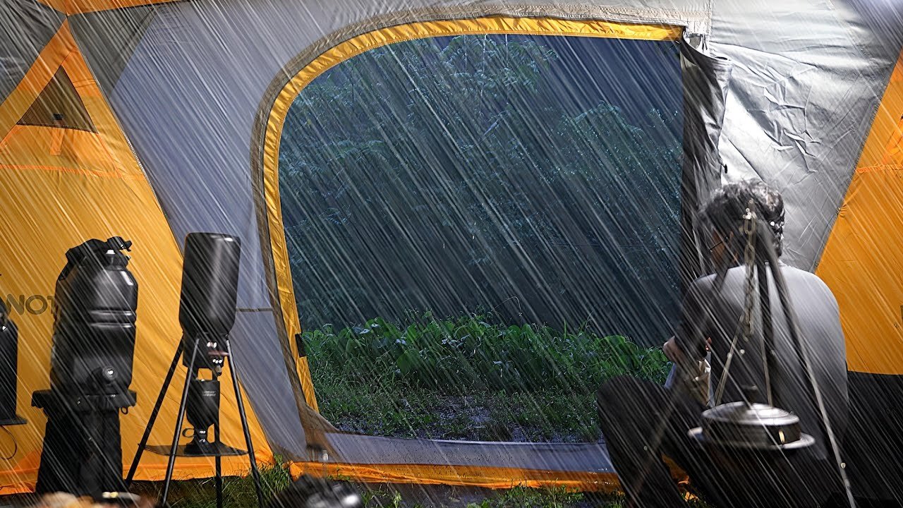 👑King Of Camping Gadgets ☔Solo Camping In The Heavy Rain