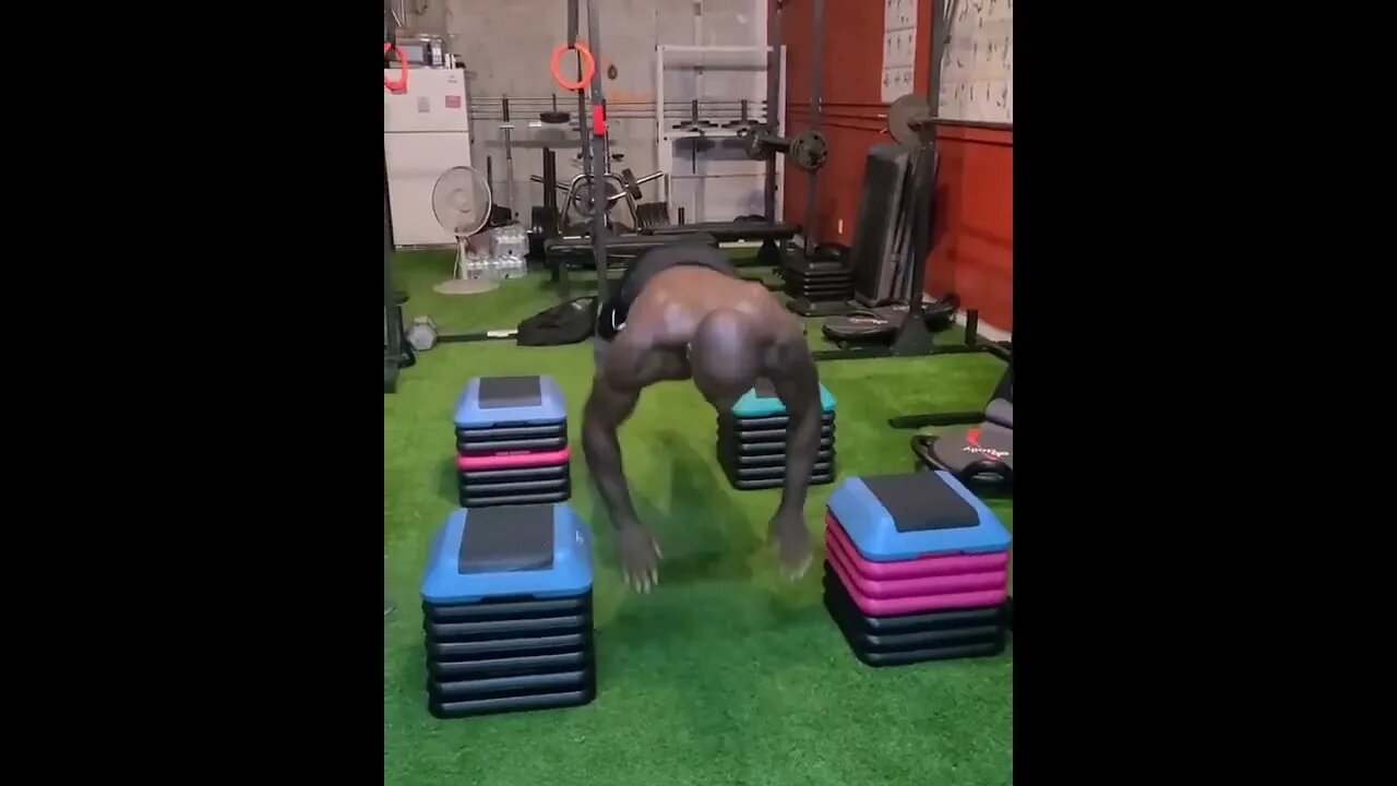 INSANE PUSH-UP 💥💪🏼