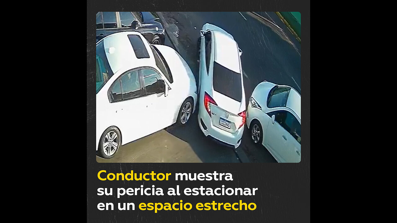 Conductor demuestra gran habilidad al aparcar en un espacio estrecho entre dos autos