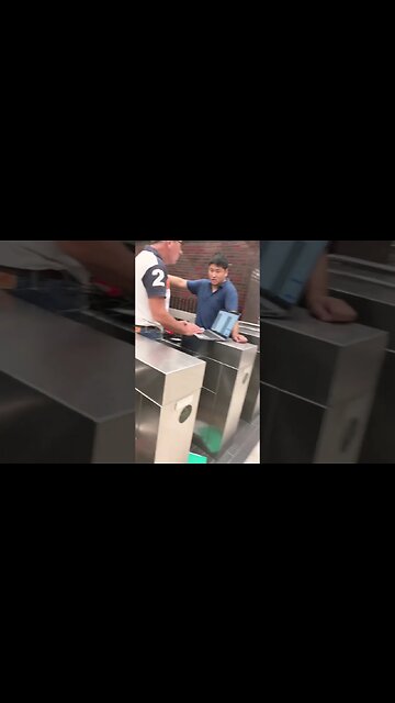 Montréal metro pass machine failure error #viralvideo #travel #montreal #train #downtownmontreal