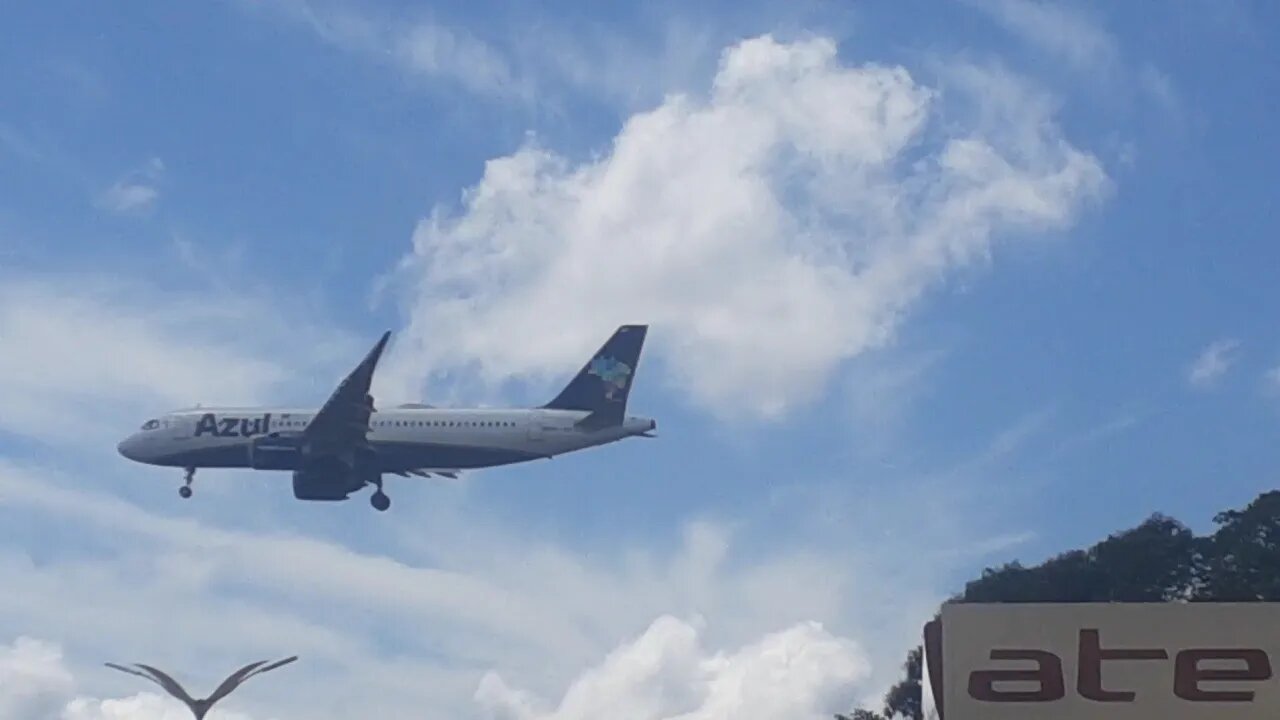 Airbus A320NEO PR-YRF na aproximação final antes de pousar em Manaus vindo do Recife
