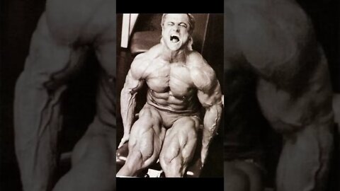 TOM PLATZ THE QUADBEAST. #ZYZZ #BODYBUILDING #AESTHETICS