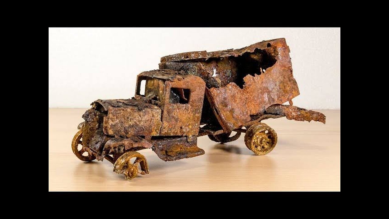 Restoration extreme rusty abandoned 1931´s car truck