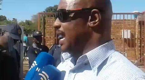 Majakaneng residents demand the arrest of a NWest farmer (epS)