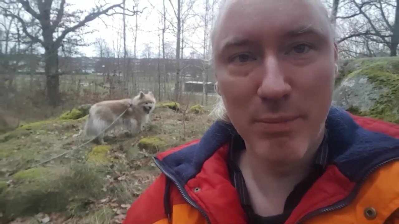 Cecilia Berg bannad ifrån Youtube. Omicron dödar narrativet. Mer än röda piller behövs