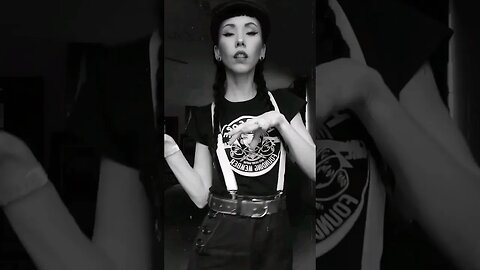 "Hey, did you know you look like Wednesday?" 🖤🐈‍⬛️ #wednesday #wednesdaydance #thedoll