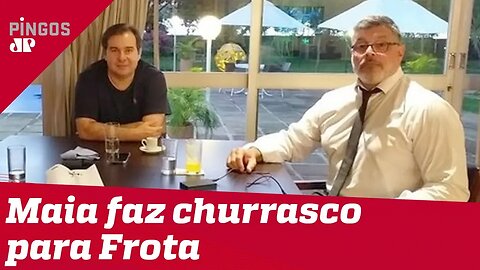 Anti-bolsonaristas comem churrasco na casa de Maia