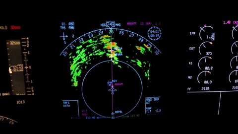 MD-11F Flying Around Thunderstorms - Part 2 (Spanish)