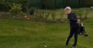 À peine 6 ans et déjà un golfeur averti