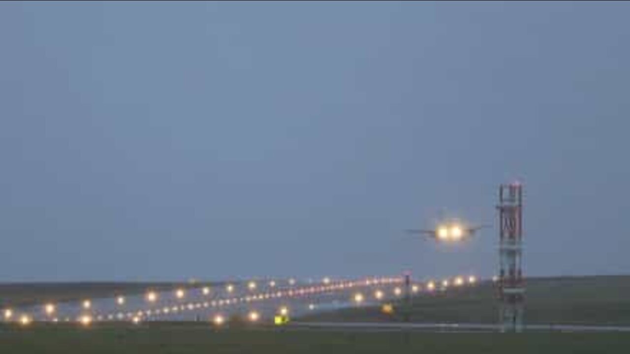 Planes land in strong wind and rain in Leeds