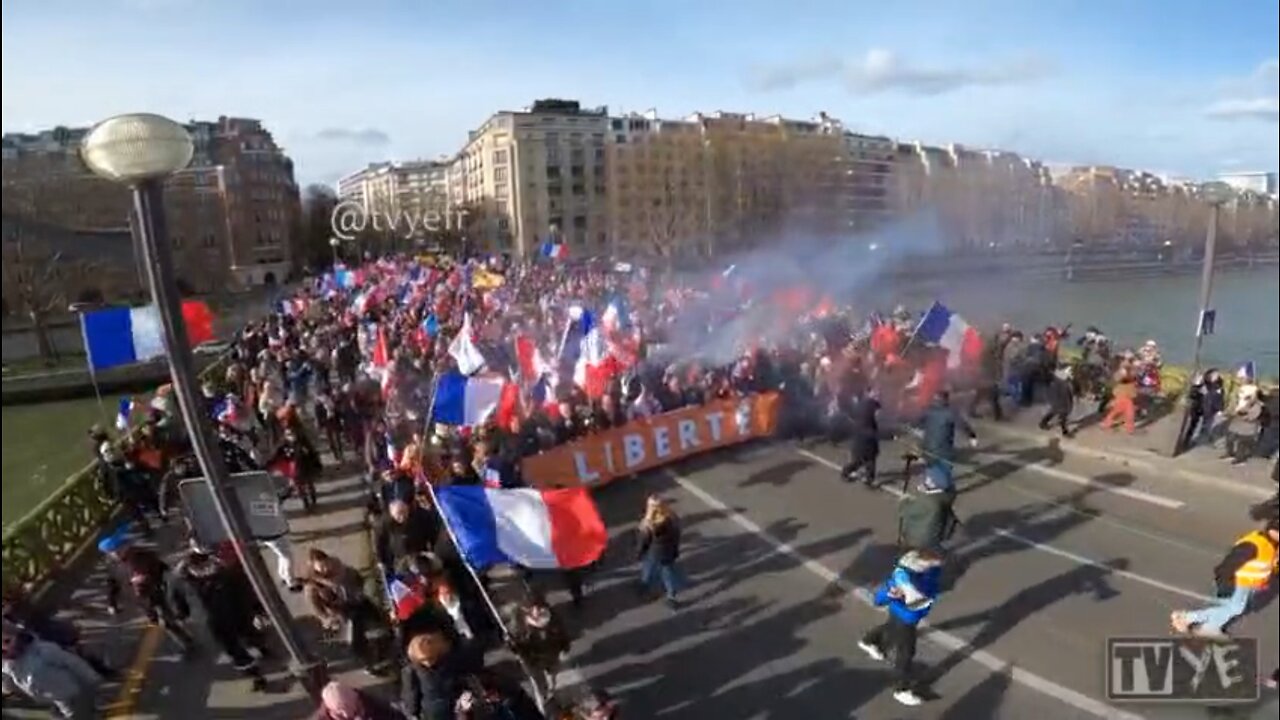 Paris France 🇫🇷 Anti Mandate Anti Everything! France stands strong 💪 💥