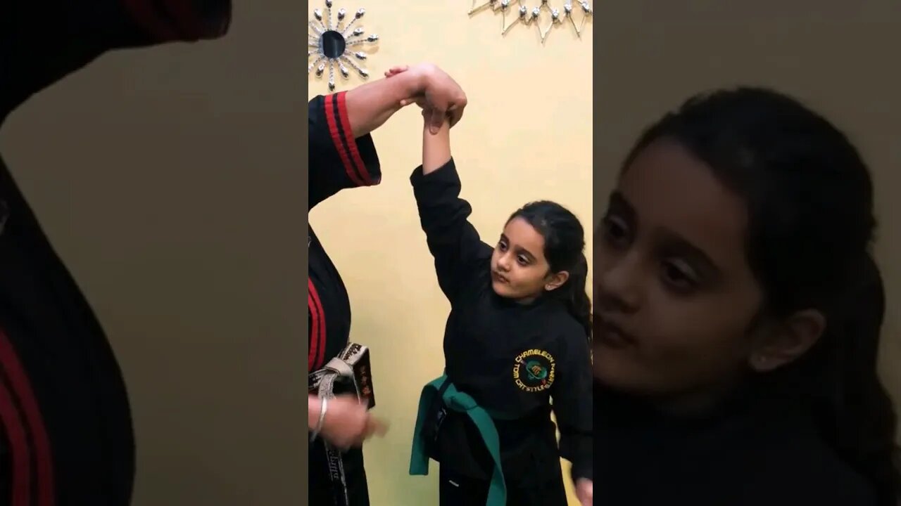 Hand Grab Anyone can Do It 😱😳#selfdefense #youtubeshorts #ytshorts #martialarts#viralshort #youtube