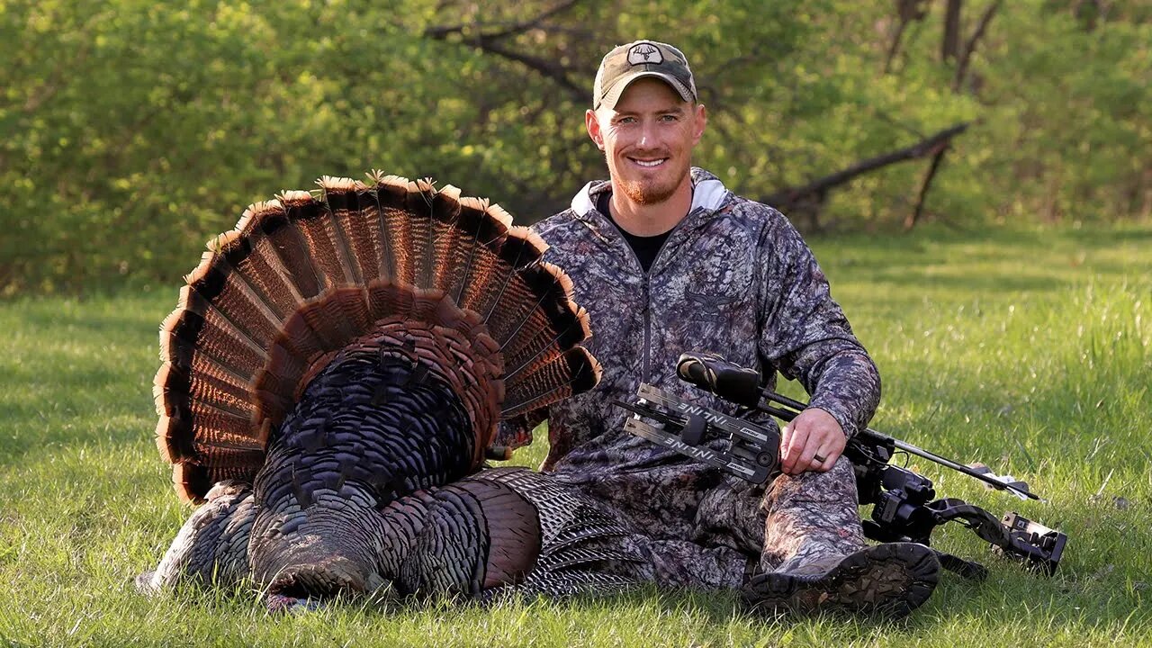 Boss Tom Turkey at 15 Yards with a Bow!