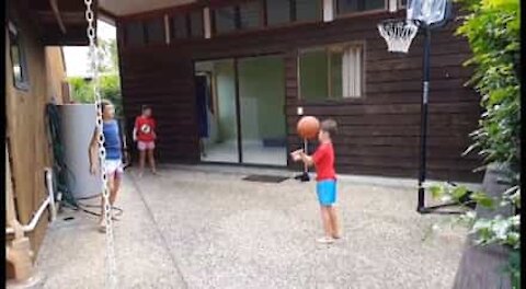 Mai distrarsi quando si gioca a palla!
