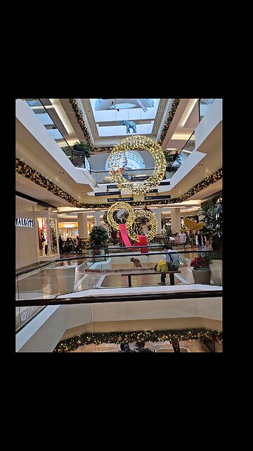 California really knows how to do Christmas!