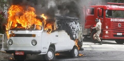 Kombi on fire !!