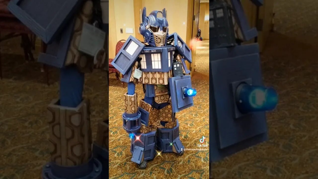 🤖 #DOCTORWHO #TRANSFORMERS #CROSSOVER #TARDIS #OPTIMUSPRIME #COSPLAY 🤖 #TLTT #SUBSCRIBE #SHORTS