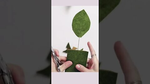 How to make magnolia felt flower leaves #feltart #craft #feltcrafts #feltflower￼ #feltflowertutorial