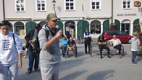 Erwin mit seiner Abschluß Rede nach dem Protestmarsch in Salzburg