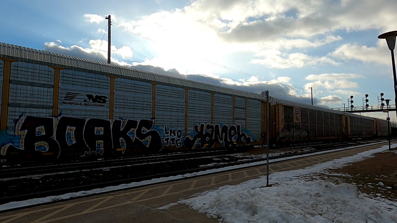 Manifest Train CN 2337 & CN 8811 Engines Eastbound In Ontario