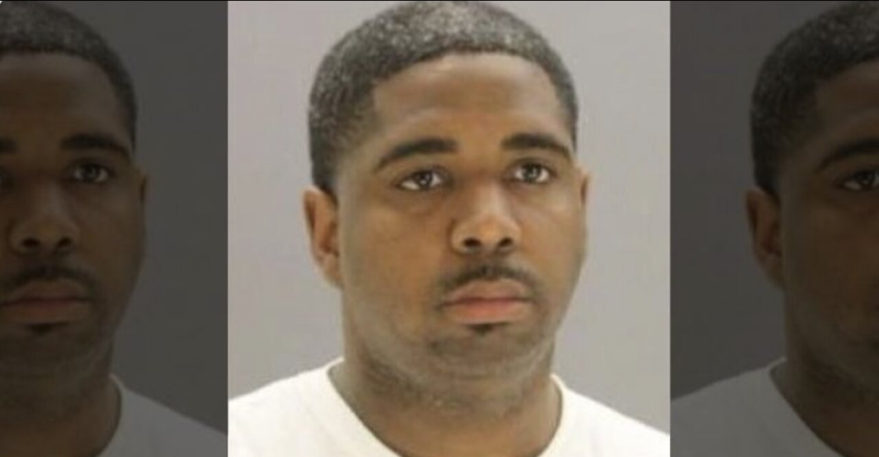 Dallas police officer charged with arranging 2 killings