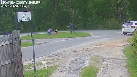 11-year-old girl escaping attempted kidnapping while waiting for school bus in Pensacola