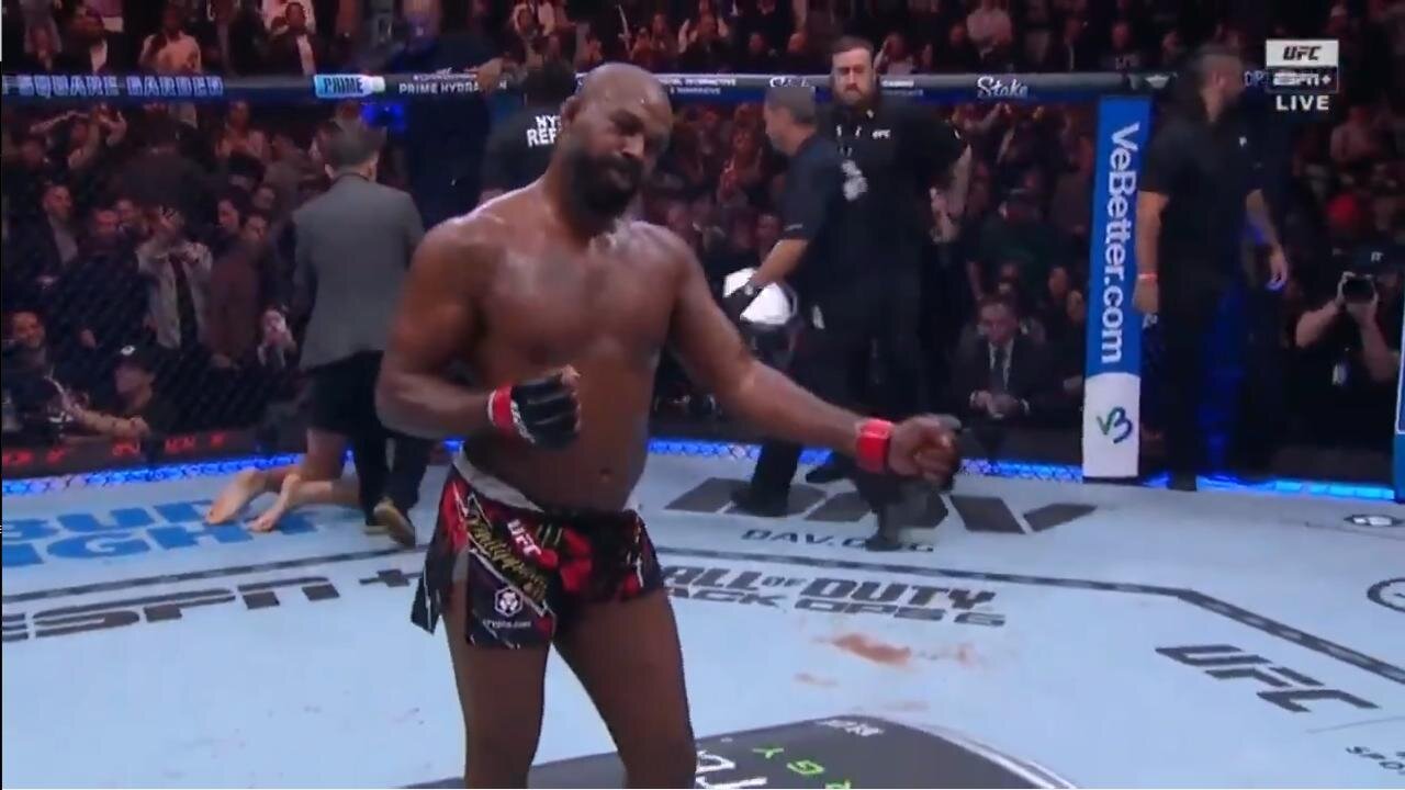 🔥🔥🔥 Jon Jones just won his UFC fight, then does the Trump dance‼️