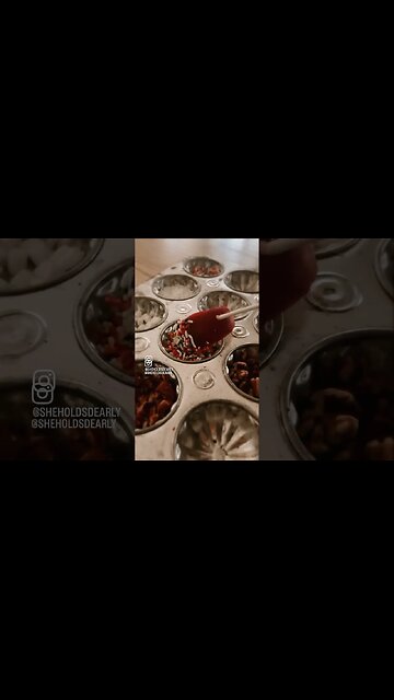 #holidaytreats #christmastreats #caramelapple #homemakertips #quickrecipes #homedecor #vintage