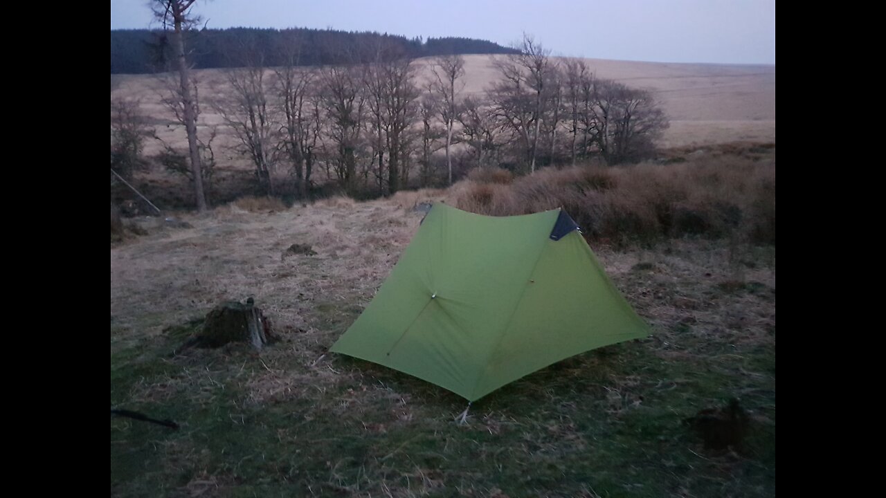 Checking the tent floor befor putting my gear inside