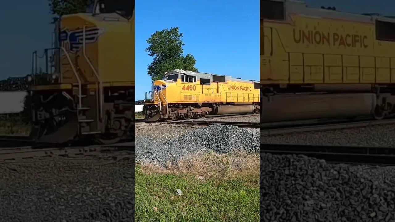 Union Pacific & Kansas City Southern SLAMMING the diamond #railfan #train #trainhorn