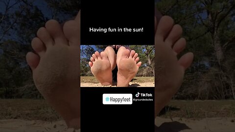 Being barefoot makes me so happy #barefoot #happy #sunshine #barefootlife #toes