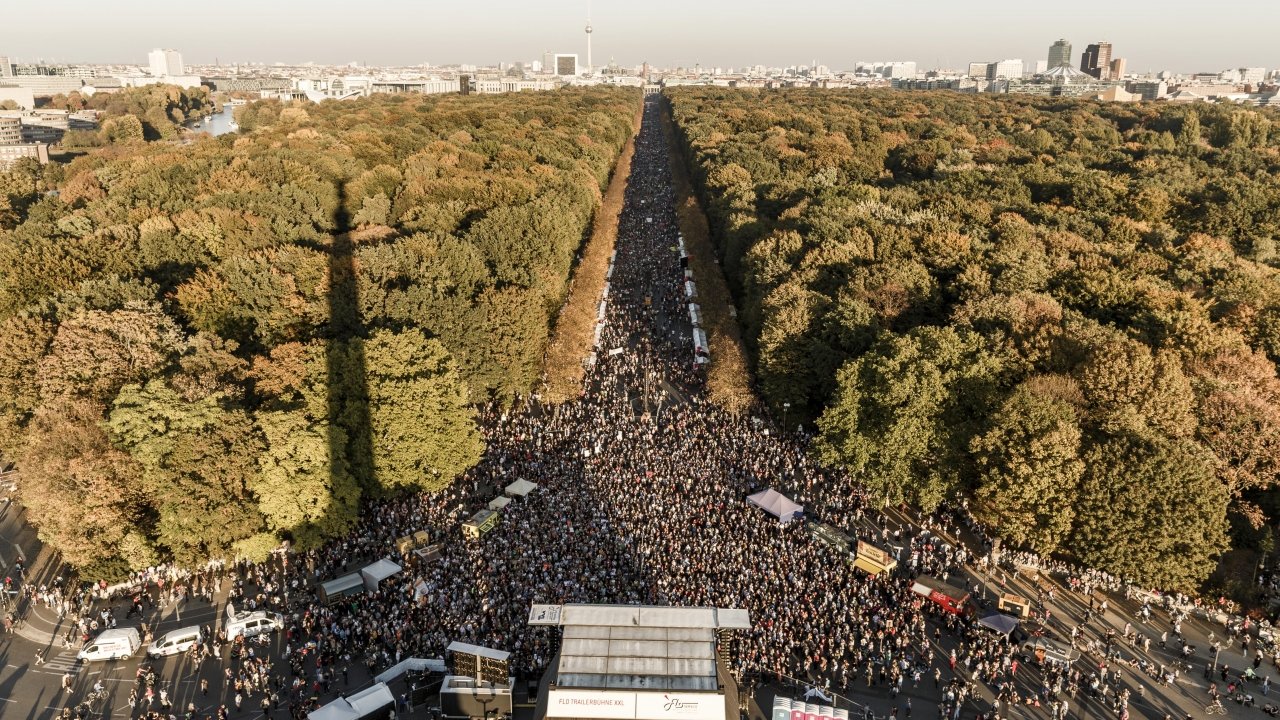 Hundreds Of Thousands Of Germans Protest Far-Right Movement