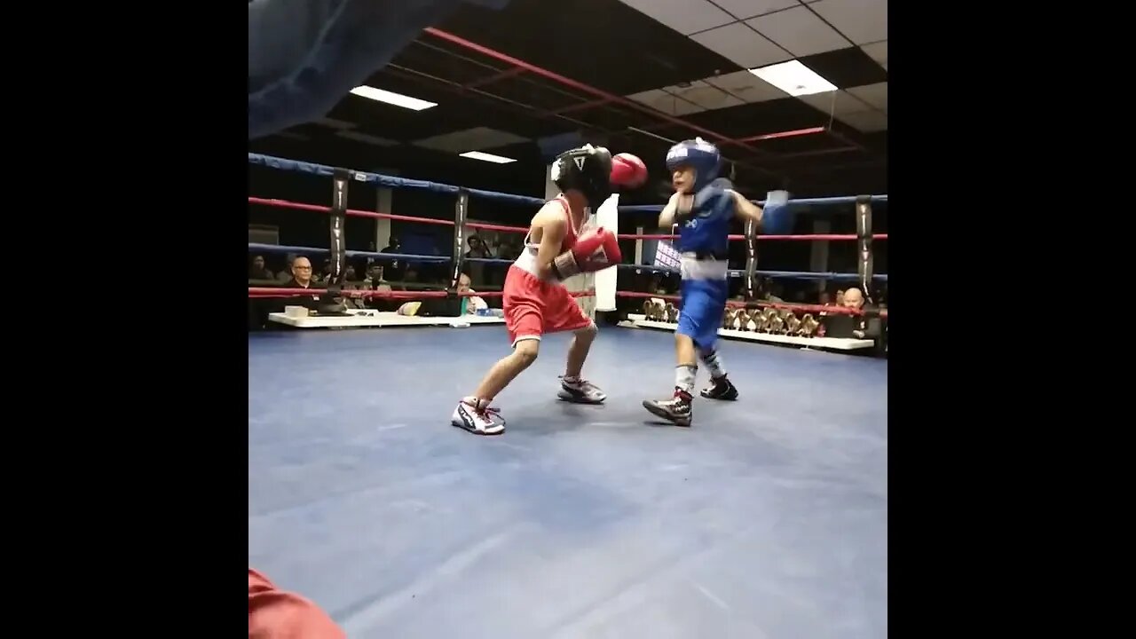 Houston Junior Golven Gloves! 8-year-olds! Aaron Sanches vs. Hageo Cisneros!
