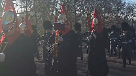 The household cavalry musical band changing of the guards #buckinghampalace