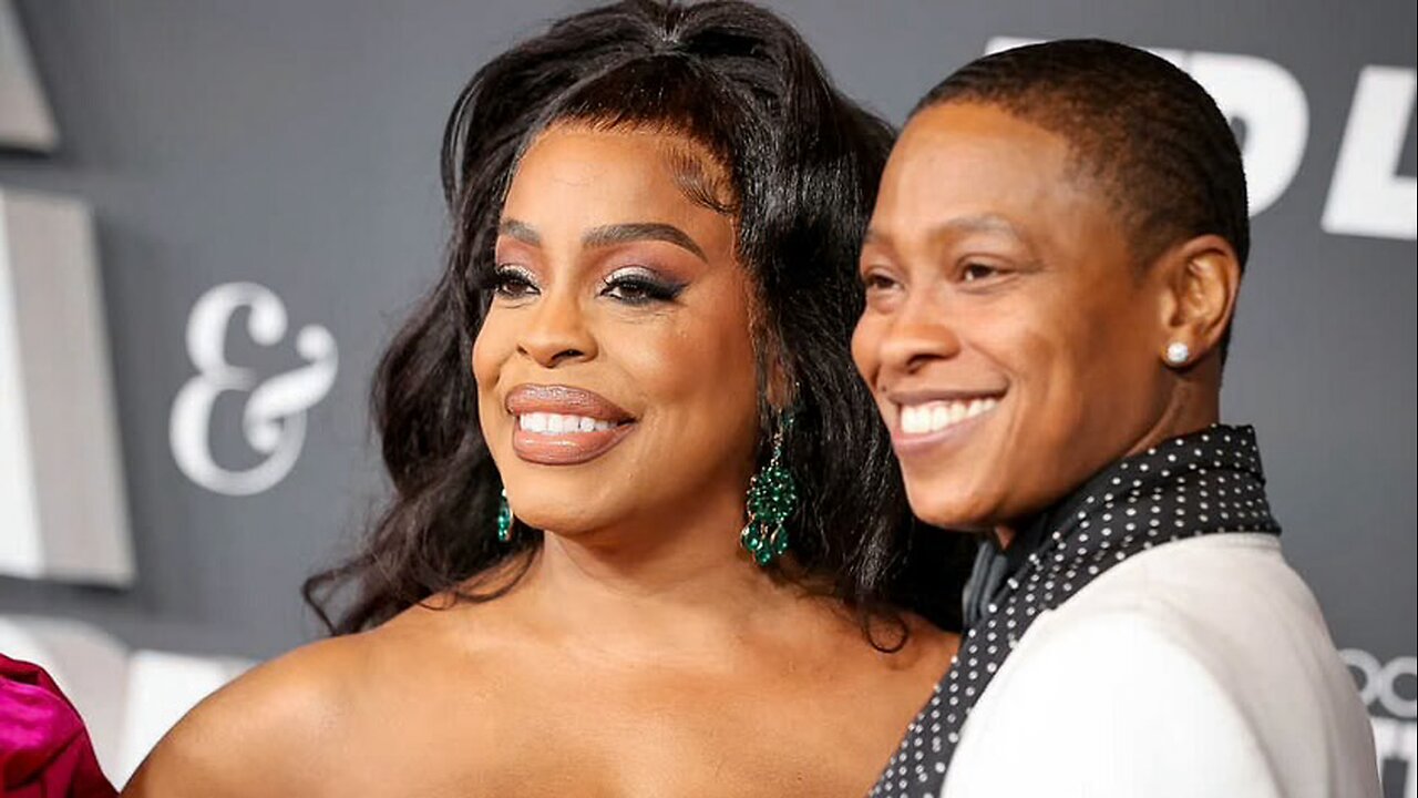 Jessica Betts & Wife Niecy Nash Flirting & Missing Each Other 🥰 12-04-23