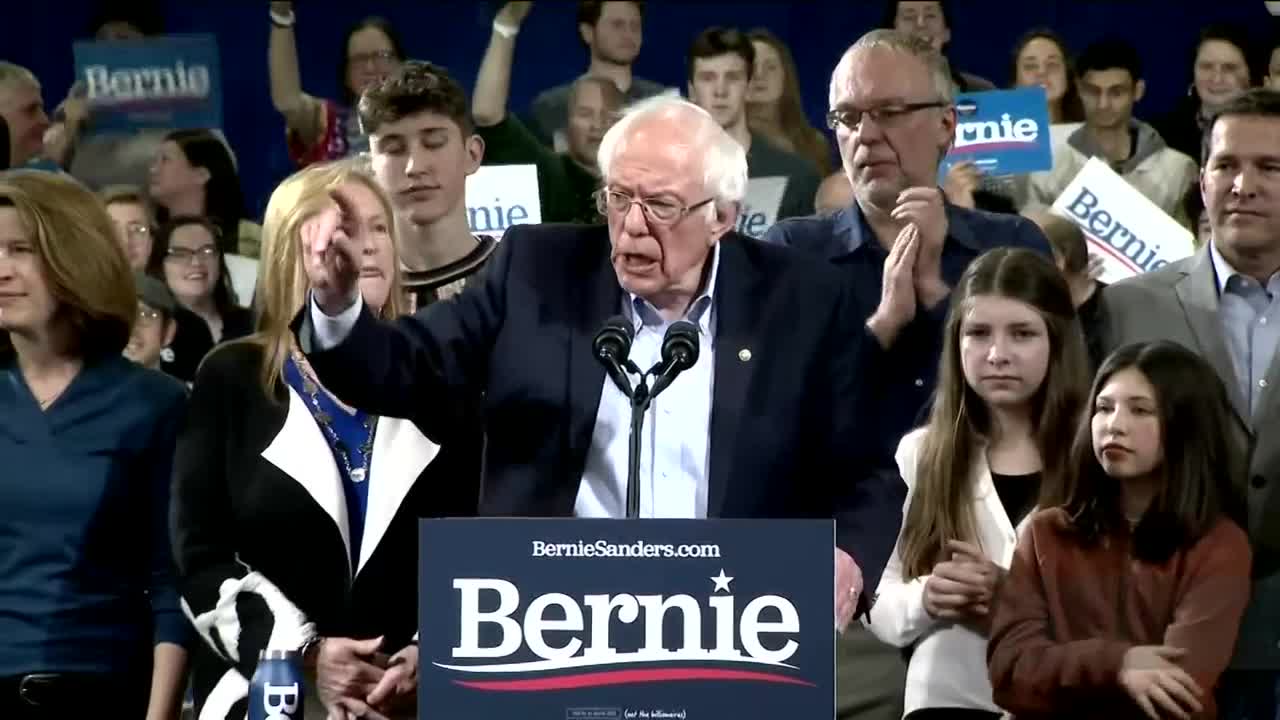 Does a trip to the Soviet Union or praising communist dictators make Bernie Sanders a communist?