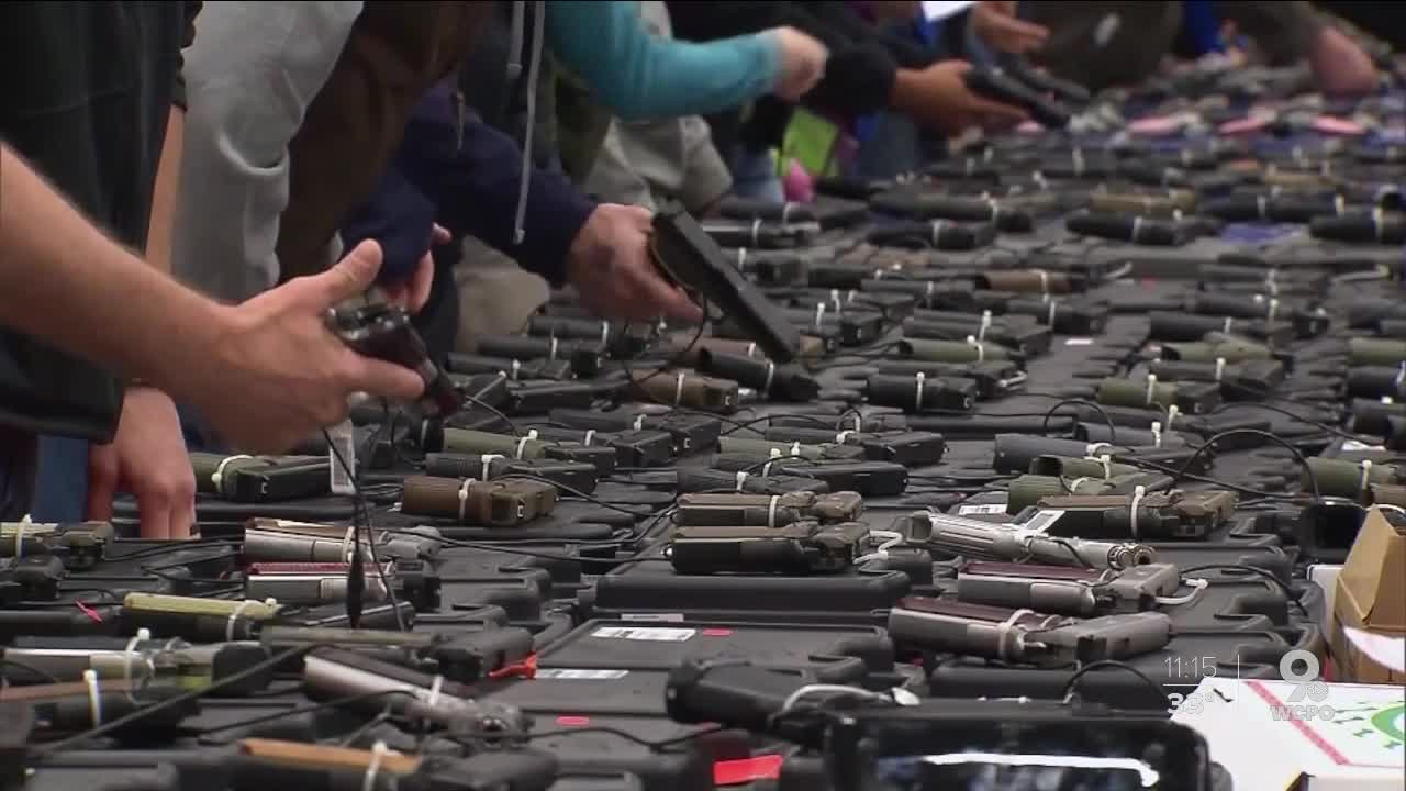 Congressman proposes lowering age to buy handguns to 18