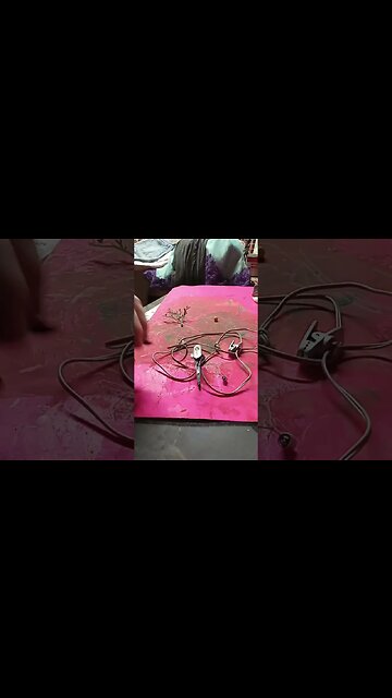 finding out what is inside this old broken earpiece