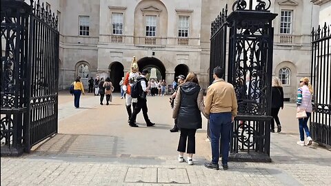 7 foot guard shouts at tourist make way #horseguardsparade