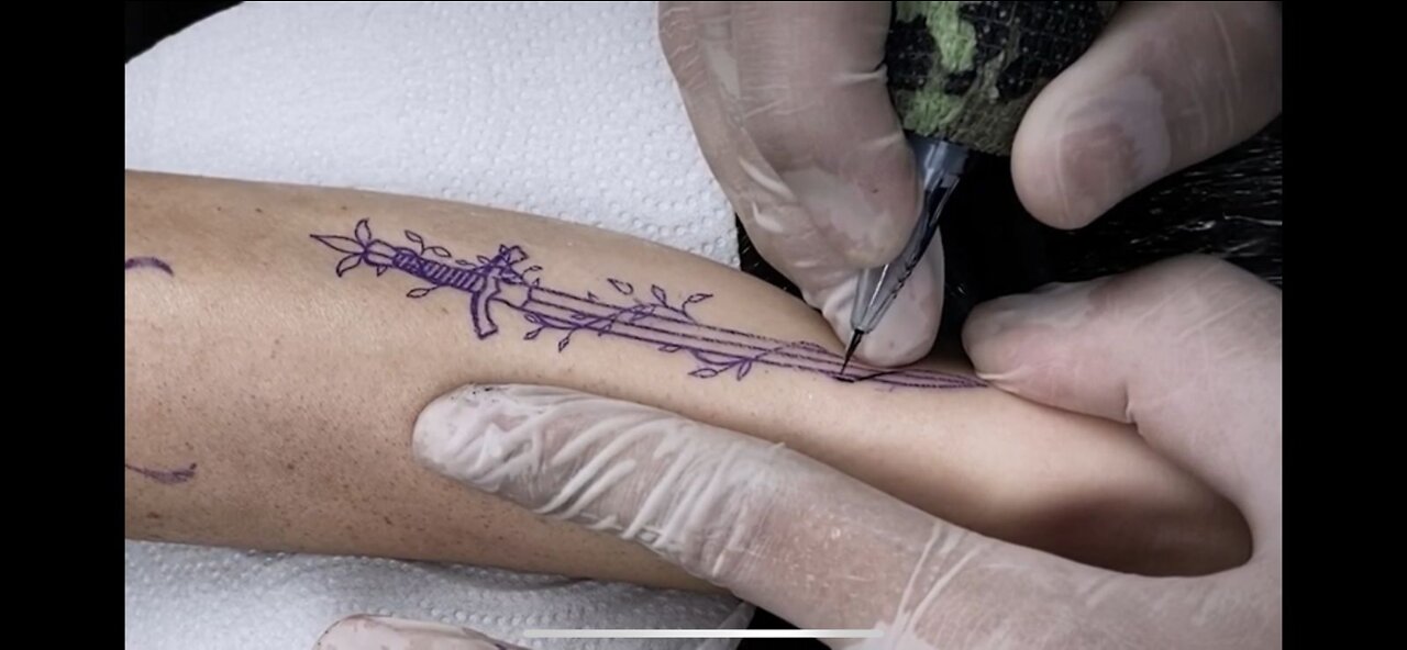 Tatuagem espada delicada - Sword Tattoo fine line timelapse