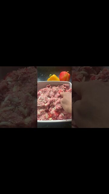 Getting ready the ingredients for stuffed bell peppers 🫑 yummy