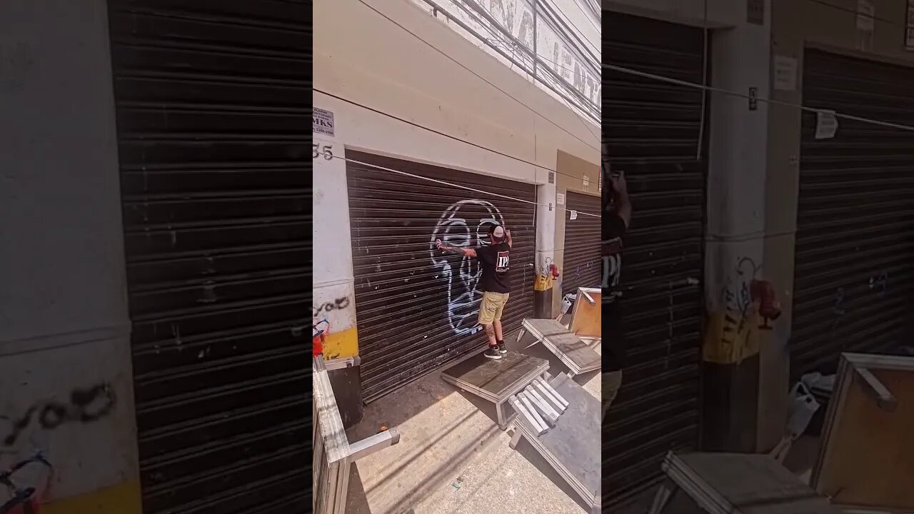 GRAFFITI WITH TWO HANDS AT THE SAME TIME #graffiti #shorts