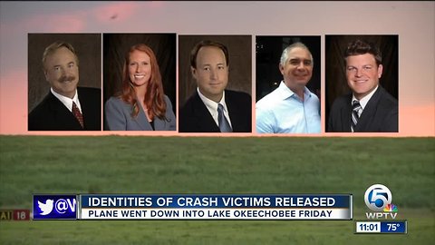 5 people killed after plane crashes into Lake Okeechobee near Pahokee airport