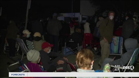 Cops step in to hlep vaccination line in Bonita Springs